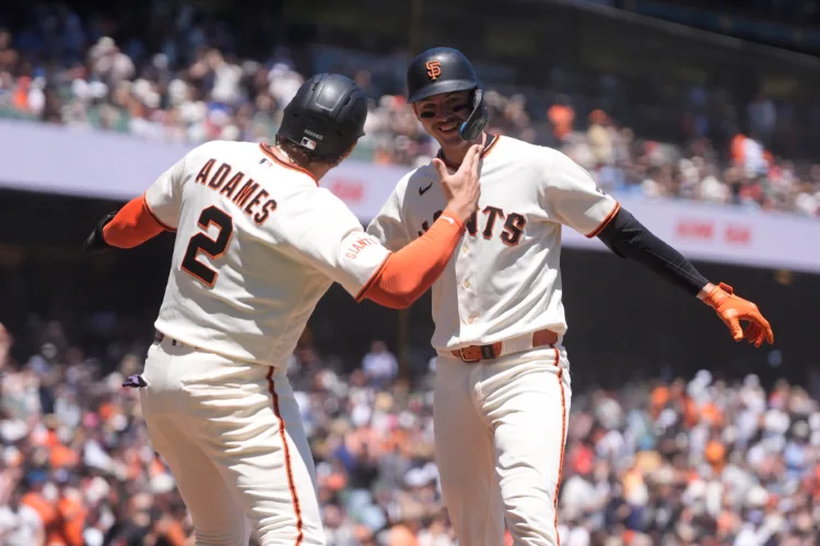 Giants rough up Milwaukee relievers in 16-3 win